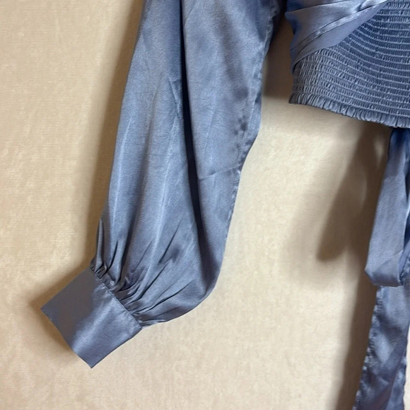 Urban Outfitters Light Blue Maya Smocked Tie-Back Long Sleeve Crop Top Size XS - Picture 4 of 12